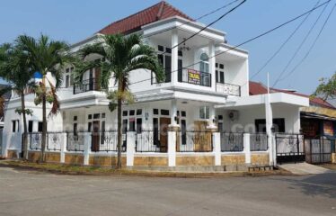 Dijual Rumah Mewah Hook di Regency Melati Mas