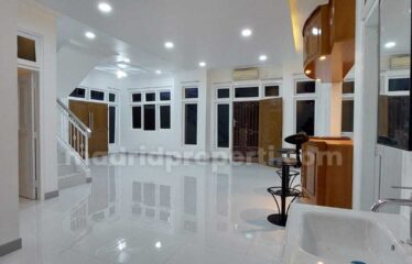 Dijual Rumah Mewah Hook di Regency Melati Mas (RUT)