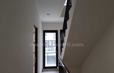 Dijual Rumah 3 Lantai di Provence Suites, BSD (MIK)