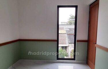 Dijual Rumah 2 Lantai Griya Loka, Bsd Bagus SHM (AG)