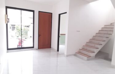 Dijual Rumah 2 Lantai Griya Loka, Bsd Bagus SHM (AG)