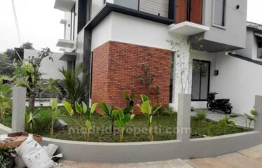 Rumah 2 Lantai dijual di Griya Loka di BSD