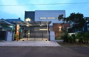 Dijual rumah 2 lt  brand new furnish di Kencana Loka, BSD (YK)