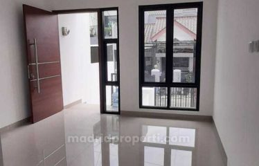 Rumah Baru Mewah di Villa Melati Mas, Serpong: Hunian Impian Keluarga Modern (DN)