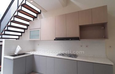 Dijual Rumah 2 Lantai , bagus siap Huni di Kencana Loka, BSD AG)