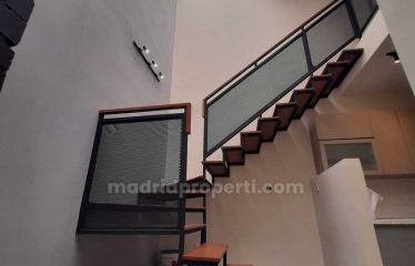 Dijual Rumah 2 Lantai , bagus siap Huni di Kencana Loka, BSD AG)