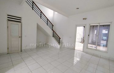 Disewakan Rumah bagus di PHG Topaz Summarecon Gading Serpong (YK)