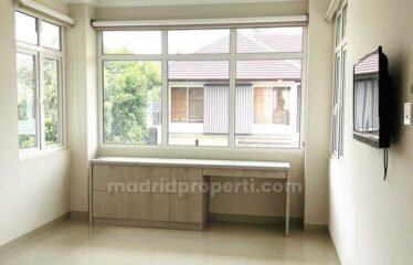 Disewakan Rumah Bagus Siap Huni di Taman Giri Loka, BSD (Yet)
