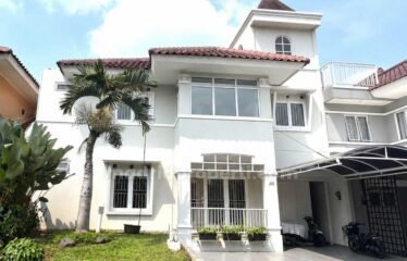 Disewakan Rumah Bagus Siap Huni di Taman Giri Loka, BSD (Yet)
