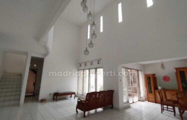 Disewakan Rumah 2 Lantai Siap Huni Bagus di BSD Puspita Loka (Yk)