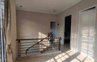 Disewakan Rumah Bagus 2 Lantai di Versailles BSD City – Furnished & Renovasi (YK)