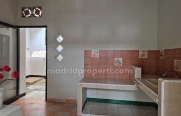 Disewakan Rumah 1,5 Lantai di Delatinos Cluster Santiago (Mc)