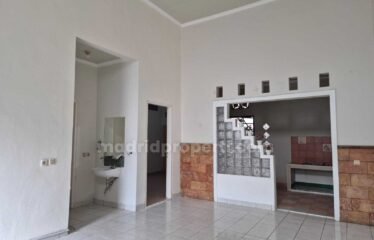Disewakan Rumah 1,5 Lantai di Delatinos Cluster Santiago (Mc)